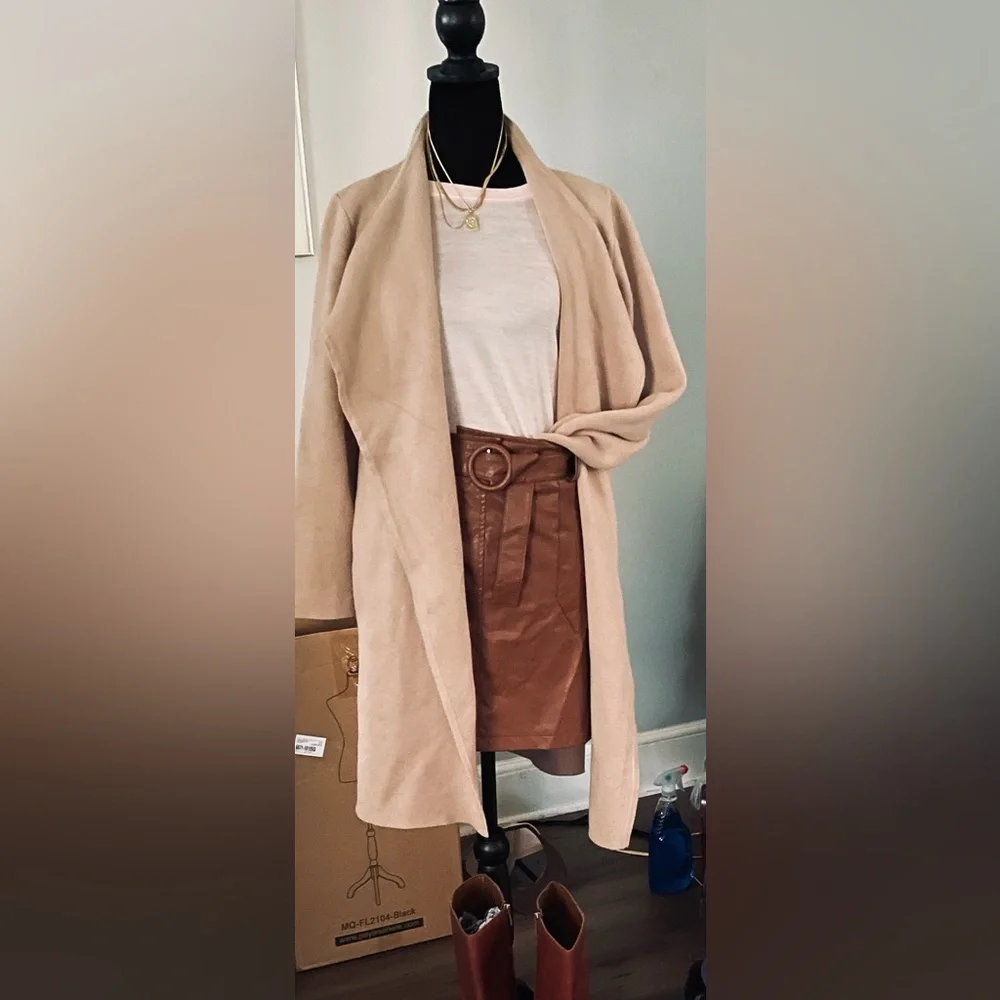 Versona faux leather belted miniskirt - Picture 5 of 10